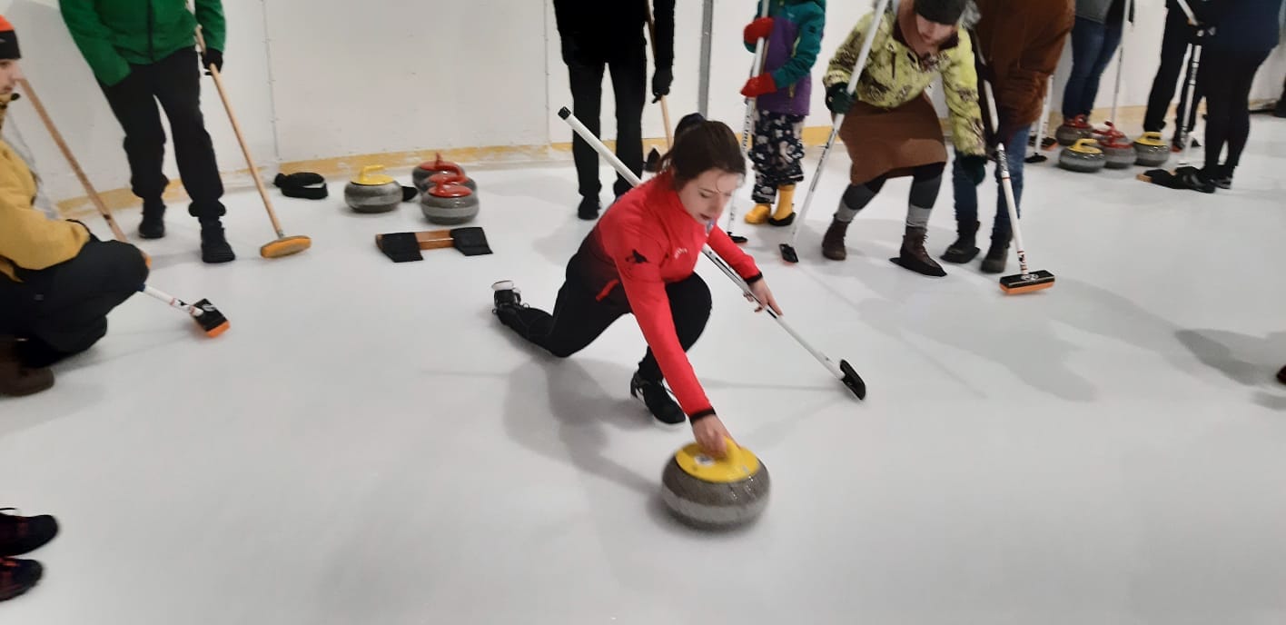 Curling na lodowisku w Łagowie