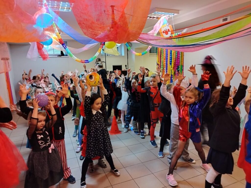 Kolorowy Bal Karnawałowy w Przedszkolu w Jędrzychowicach